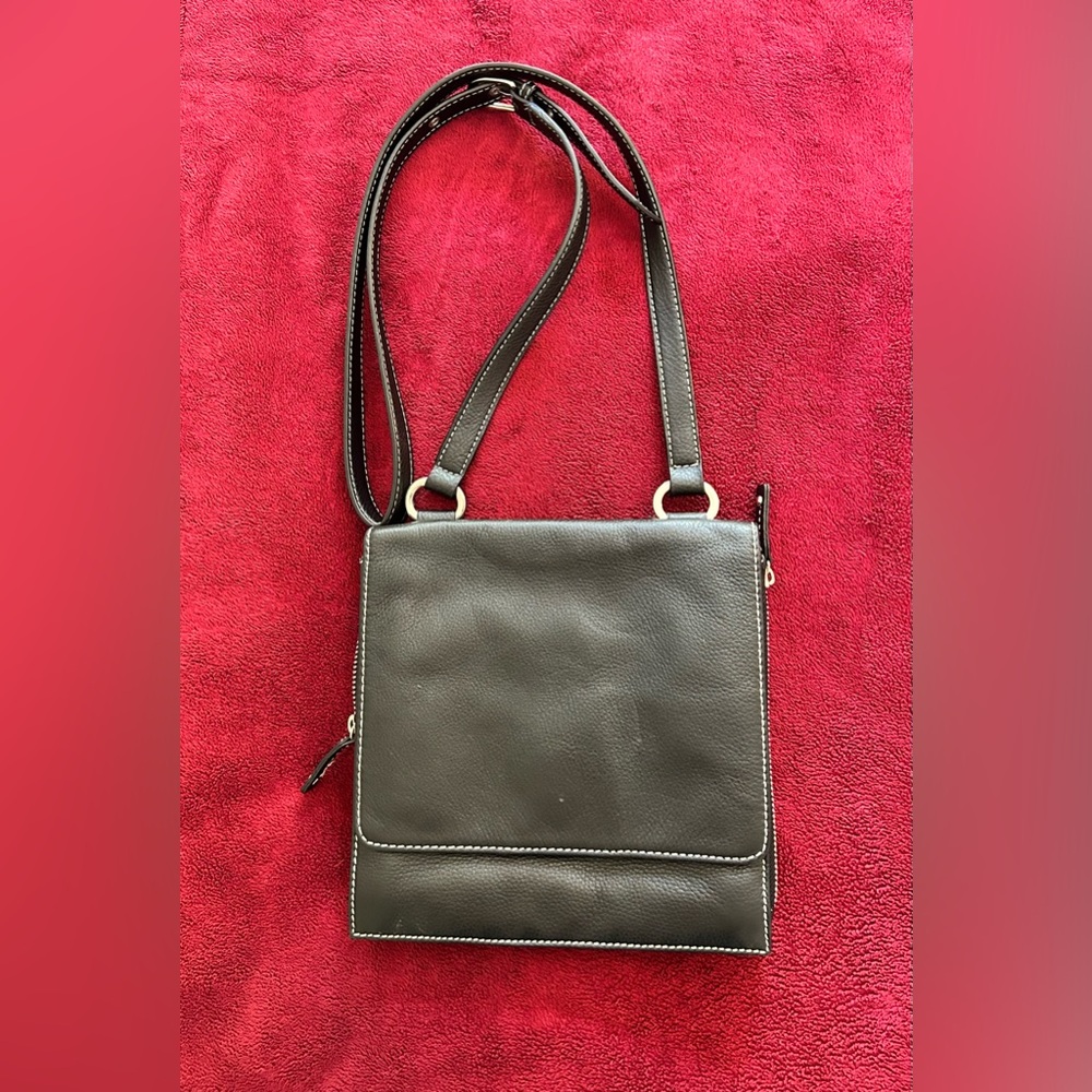 Elegant Black Leather Crossbody Bag